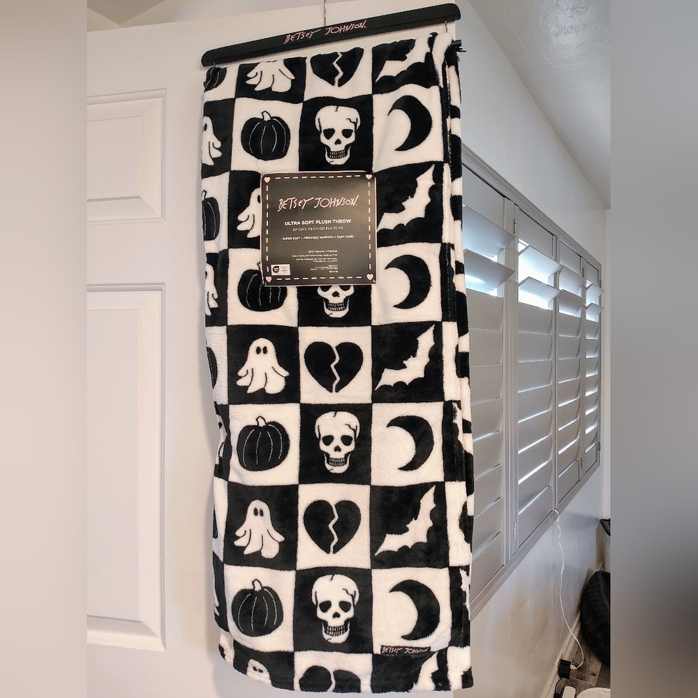 Betsey Johnson black and white checkerboard skull ghost bat moon blanket 50x70